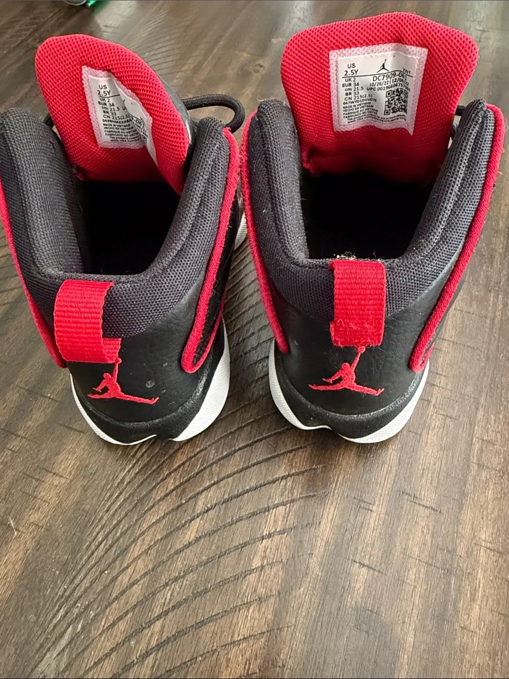 Kids Air Jordan Black and Red Basketball Sneakers size 2.5y